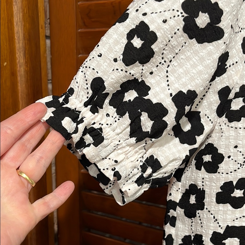 THML White Eyelet Blouse with Black Floral Print and Blue Trim - Picture 5 of 11